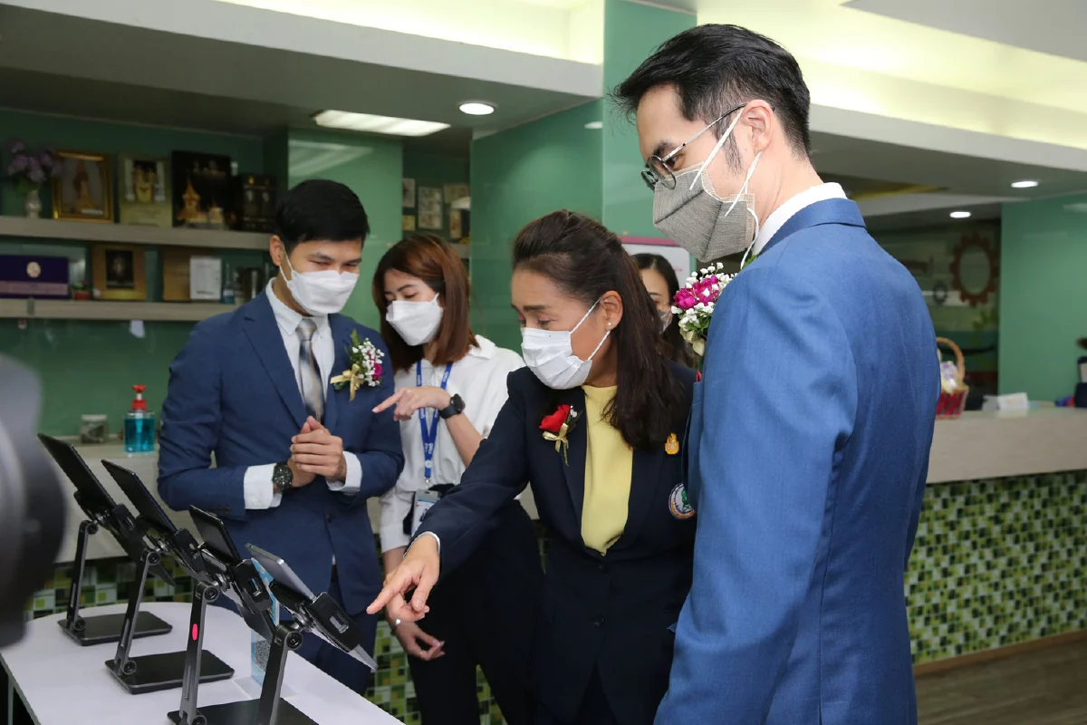 รมช.ศธ.”กนกวรรณ” รับมอบนวัตกรรมเครือข่ายห้องสมุดออนไลน์ ไฮบรารี่ มูลค่ากว่า 7 แสนบาท ให้บริการ e-Book ภายในศูนย์เรียนรู้วังจันทรเกษม ห้องสมุดต้นแบบ กศน.