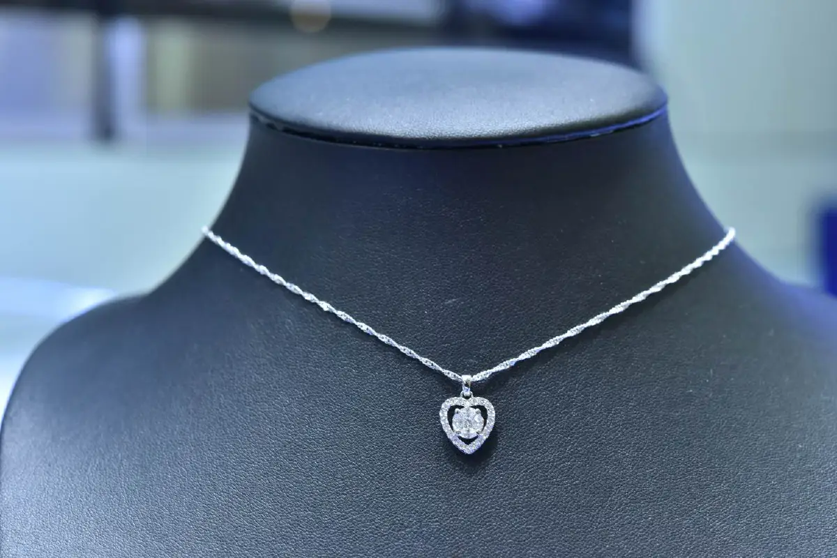 5 เคล็ด (ไม่) ลับเลือกเพชรระยิบระยับรับวาเลนไทน์