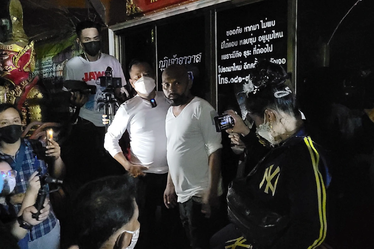 หมอปลานำทีมบุกจับเจ้าอาวาสวัดดังซุกสีกาในกุฏิ