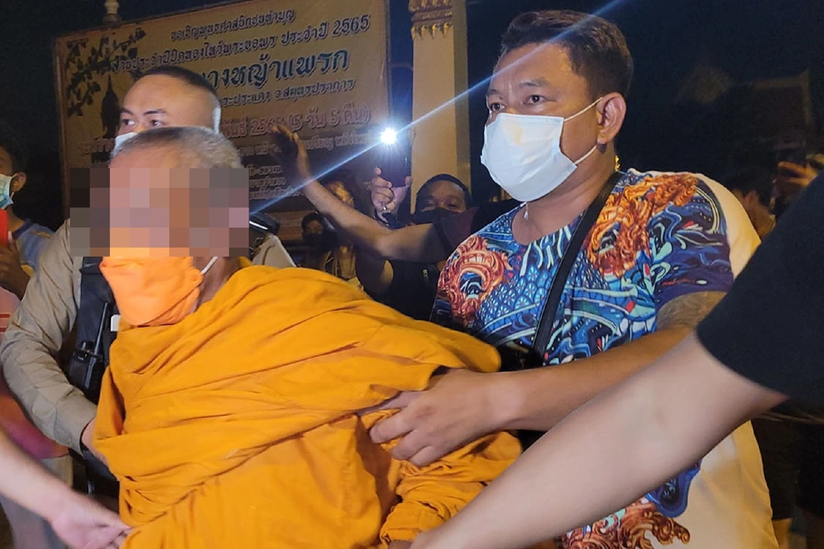 หมอปลานำทีมบุกจับเจ้าอาวาสวัดดังซุกสีกาในกุฏิ