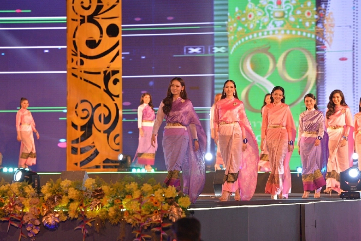 ครั้งแรกประกวดนางสาวเชียงใหม่ คู่แฝดร่วมชิงมงกุฎ