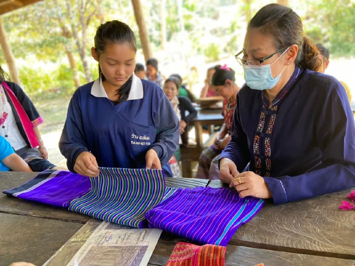 “บ้านไล่โว่-สาละวะ” จากผืนป่ามรดกโลก สู่ศูนย์เรียนรู้การทอผ้าพื้นถิ่น