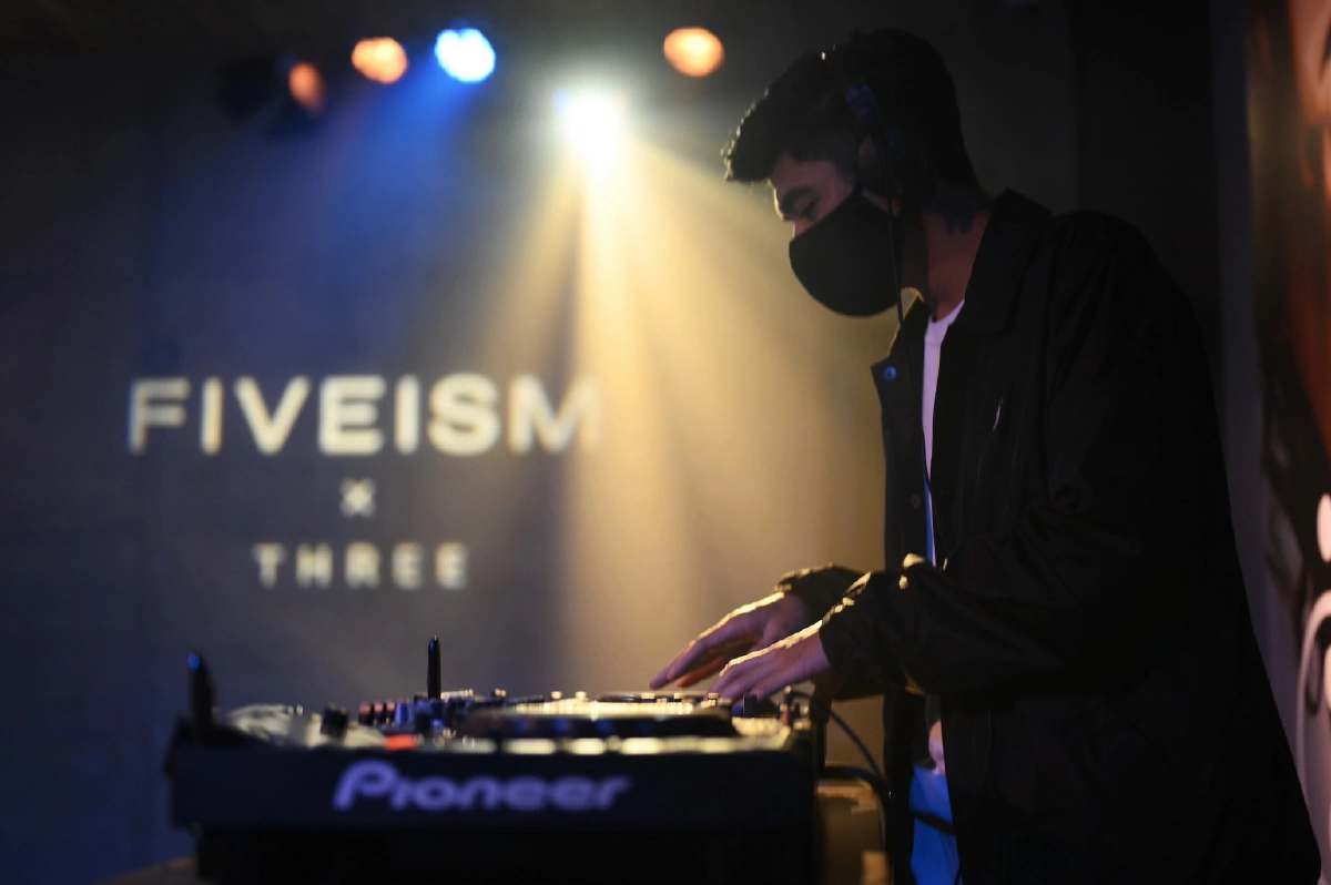 ส่องเมคอัพยอดฮิตของหนุ่มๆ "FIVEISM x THREE" ตัวช่วยคอมพลีทลุค เผยสไตล์ได้แบบไร้ขีดจำกัด