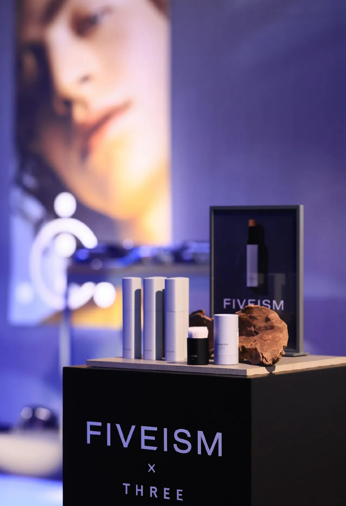 ส่องเมคอัพยอดฮิตของหนุ่มๆ "FIVEISM x THREE" ตัวช่วยคอมพลีทลุค เผยสไตล์ได้แบบไร้ขีดจำกัด