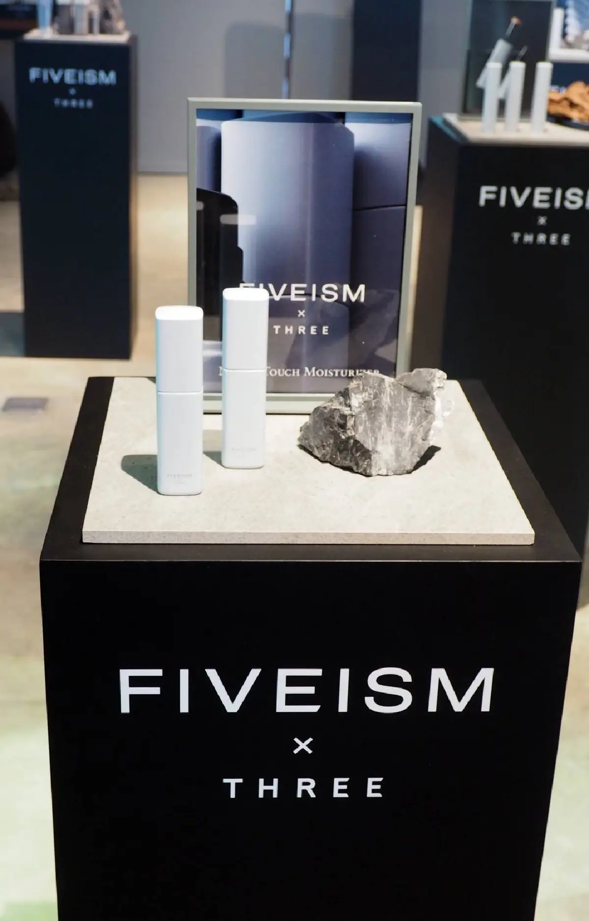 ส่องเมคอัพยอดฮิตของหนุ่มๆ "FIVEISM x THREE" ตัวช่วยคอมพลีทลุค เผยสไตล์ได้แบบไร้ขีดจำกัด