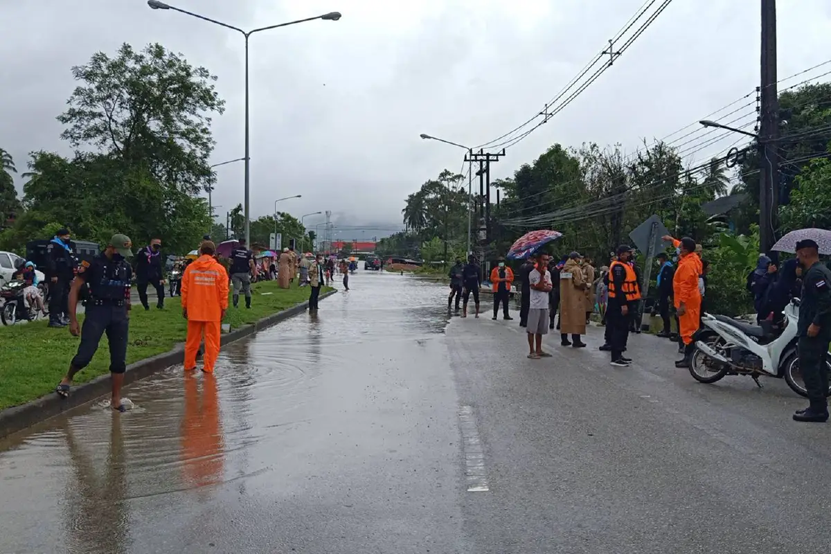 ฝนถล่มนราฯอ่วมน้ำท่วม13อำเภอเดือดร้อนกว่า7พันครัวเรือน