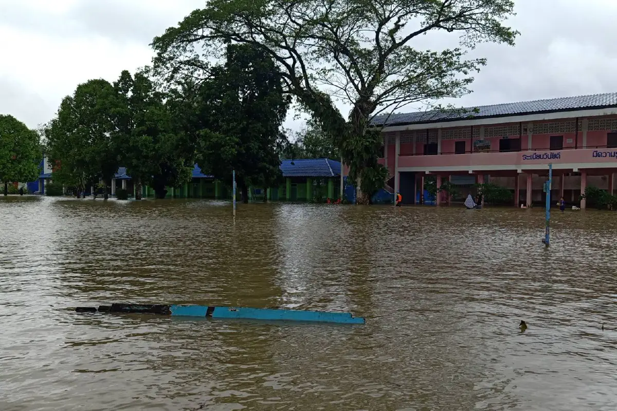 ฝนถล่มนราฯอ่วมน้ำท่วม13อำเภอเดือดร้อนกว่า7พันครัวเรือน