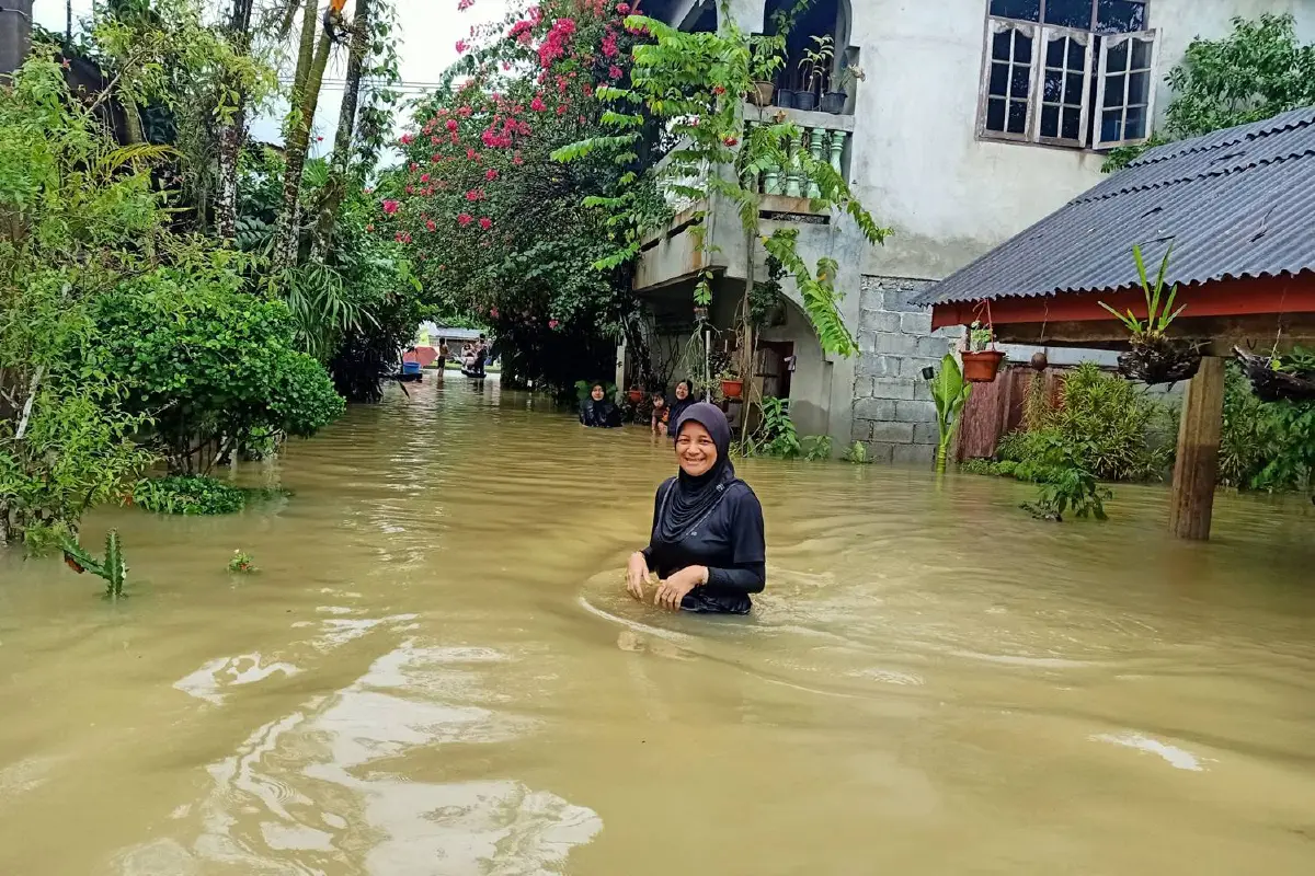 ฝนถล่มนราฯอ่วมน้ำท่วม13อำเภอเดือดร้อนกว่า7พันครัวเรือน