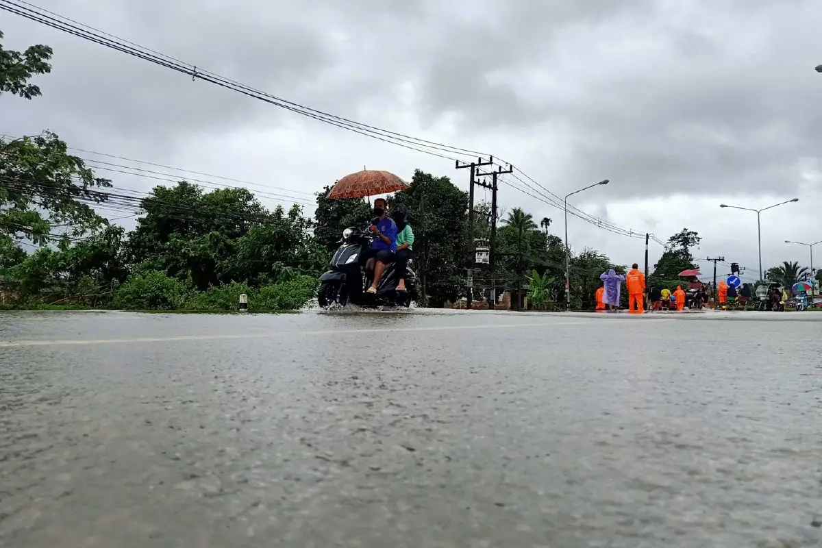 ฝนถล่มนราฯอ่วมน้ำท่วม13อำเภอเดือดร้อนกว่า7พันครัวเรือน