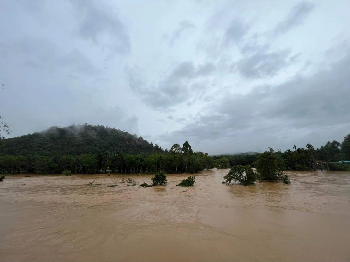 สุดสลด!สะพานทรุดครูขับรถผ่านจมน้ำดับแล้ว 6 สูญหายอีก 1
