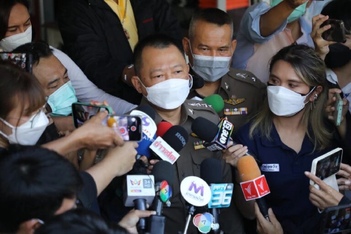 "แม่แตงโม"หอบหลักฐานแชท-ซีดีปริศนามอบให้ตร.