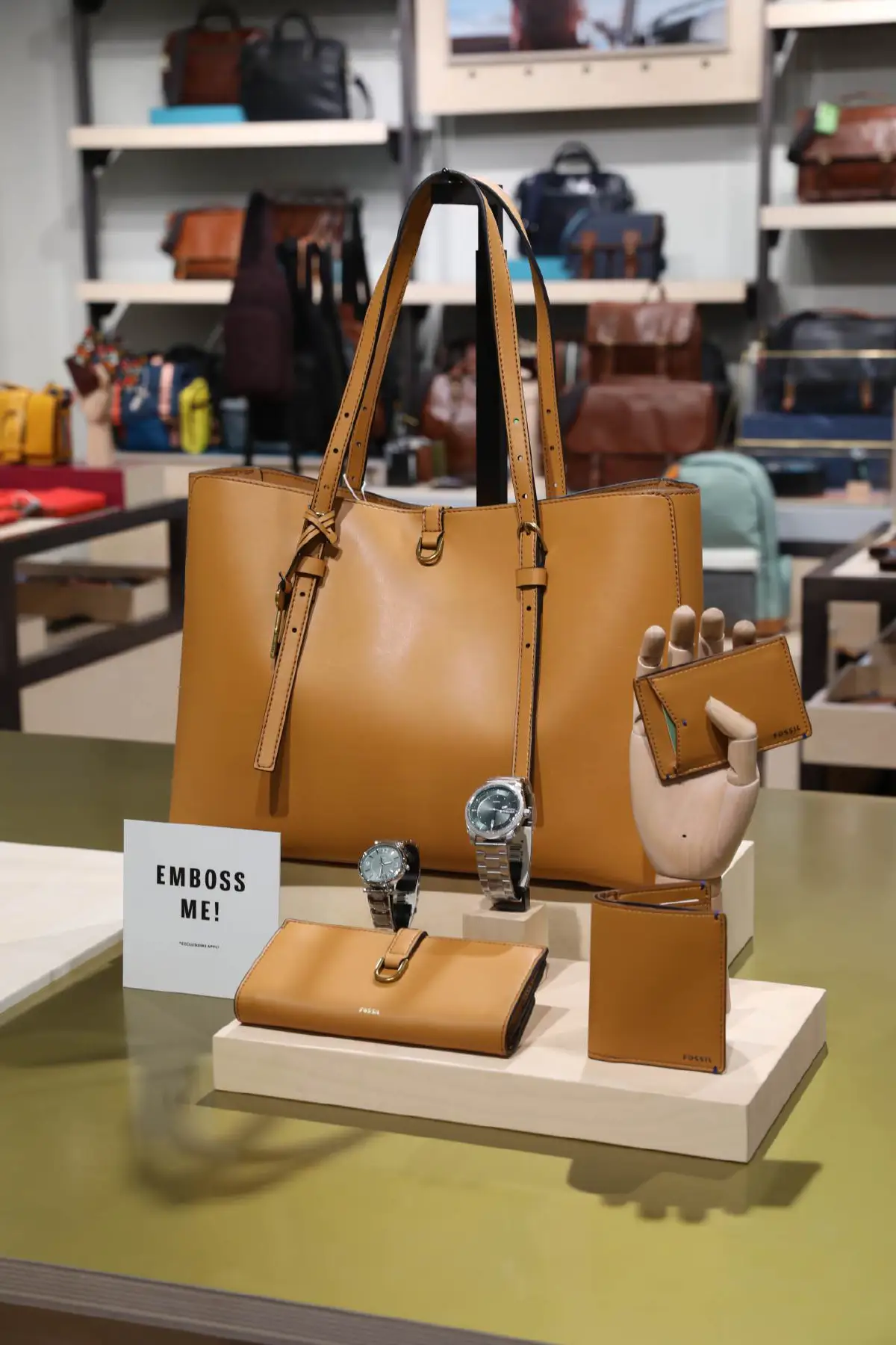 เติมความสดใสในฤดูใบไม้ผลิกับ Fossil SPRING 2022 