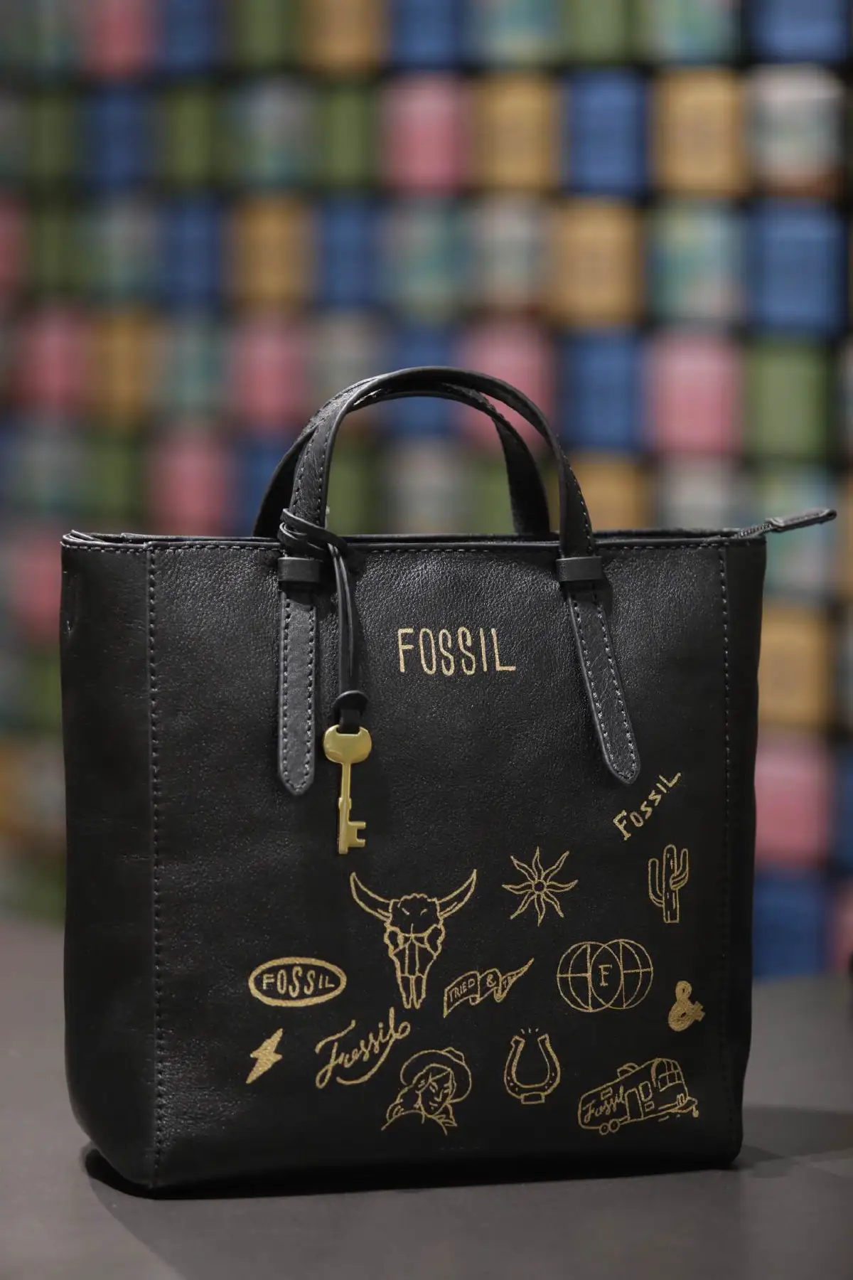 เติมความสดใสในฤดูใบไม้ผลิกับ Fossil SPRING 2022 