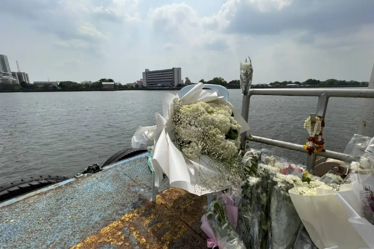 แฟนคลับแตงโมวางดอกไม้อาลัยท่าเรือพิบูลสงคราม1