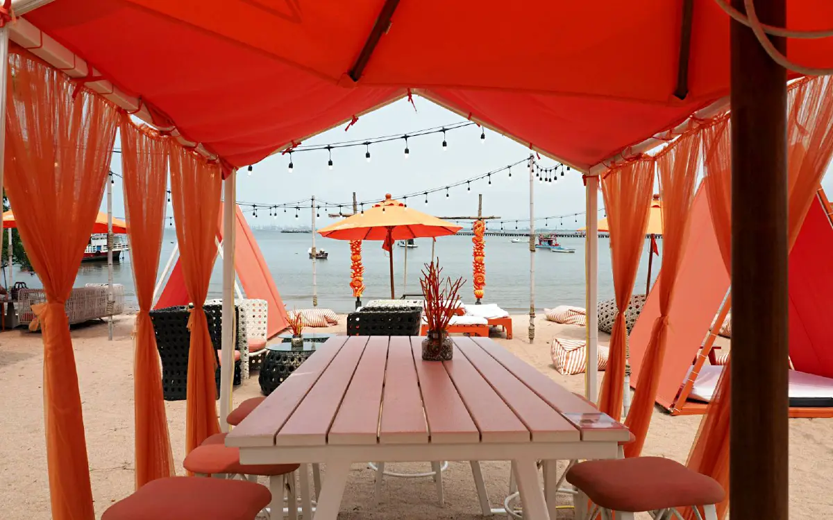 ZBeach คาเฟ่สีส้ม รับลมชิลวิวทะเล