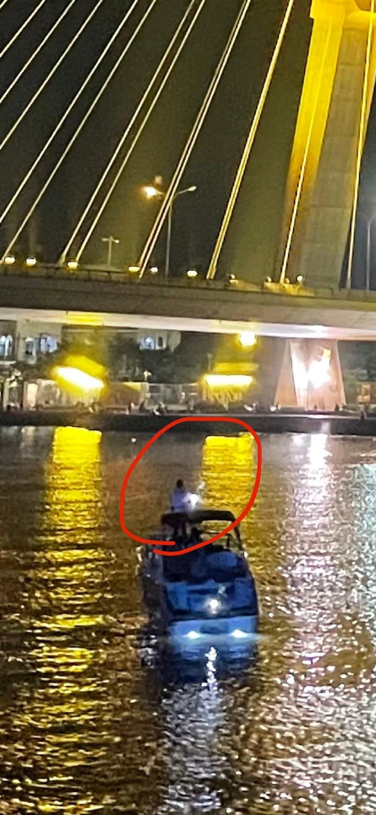 แชร์สนั่นภาพเรือก่อนเกิดเหตุแตงโม นิดาพลัดตก และหญิงสาวที่หัวเรือ