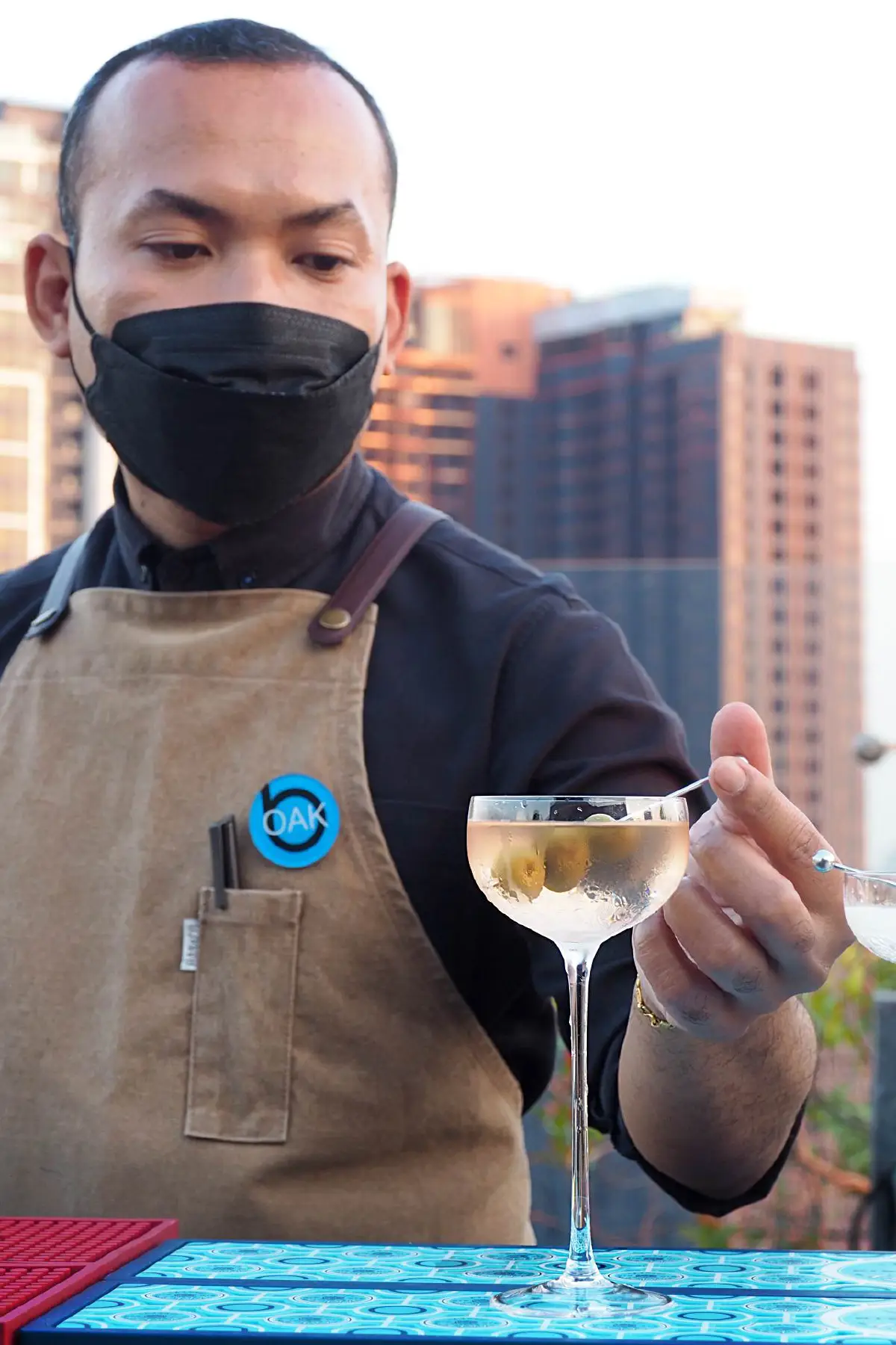 ชิลเอาท์กับสเต๊กเฮ้าส์และซีฟู้ดสไตล์ยุโรป บนรูฟท็อฟใจกลางลาดพร้าว @Blue Sky