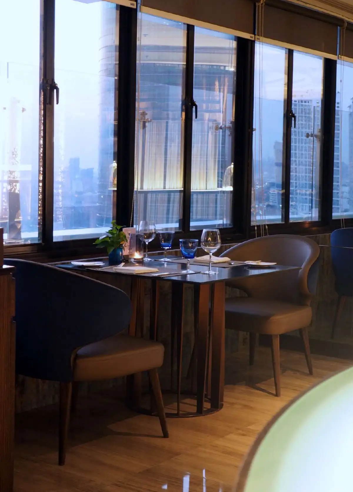 ชิลเอาท์กับสเต๊กเฮ้าส์และซีฟู้ดสไตล์ยุโรป บนรูฟท็อฟใจกลางลาดพร้าว @Blue Sky