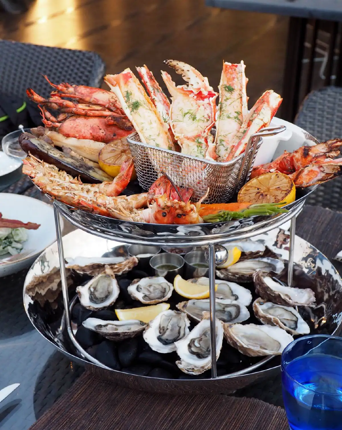 ชิลเอาท์กับสเต๊กเฮ้าส์และซีฟู้ดสไตล์ยุโรป บนรูฟท็อฟใจกลางลาดพร้าว @Blue Sky