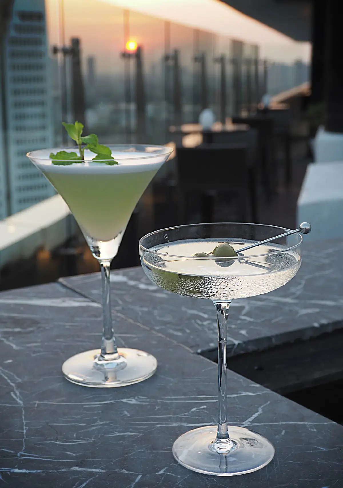 ชิลเอาท์กับสเต๊กเฮ้าส์และซีฟู้ดสไตล์ยุโรป บนรูฟท็อฟใจกลางลาดพร้าว @Blue Sky