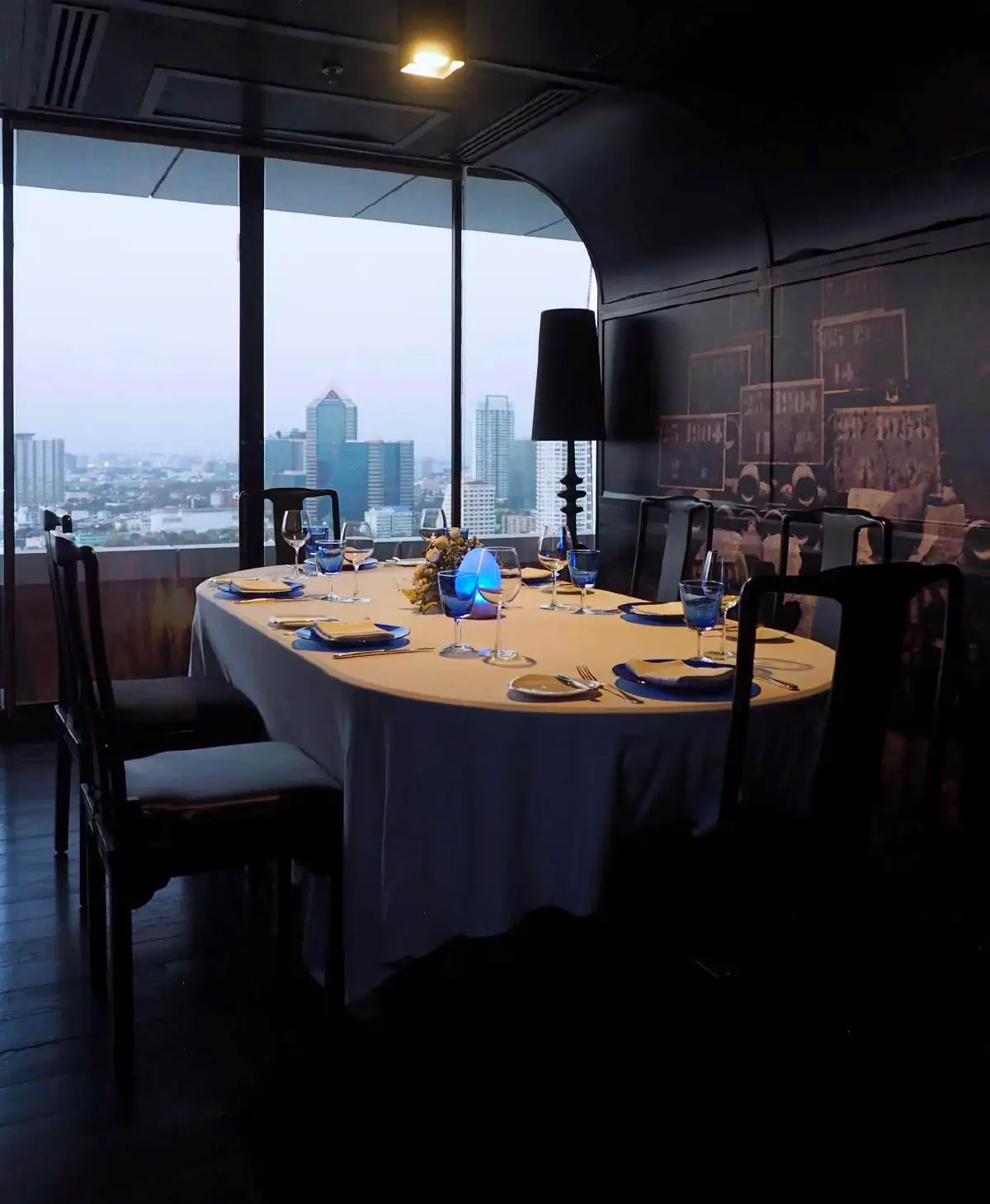 ชิลเอาท์กับสเต๊กเฮ้าส์และซีฟู้ดสไตล์ยุโรป บนรูฟท็อฟใจกลางลาดพร้าว @Blue Sky