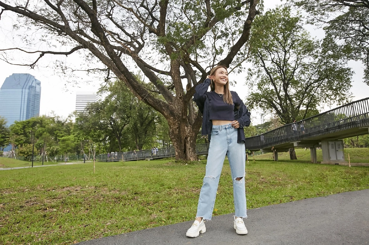 เลือกยีนส์ตัวเก่งรับซัมเมอร์แบบอินฟลูเอนเซอร์สายแฟ