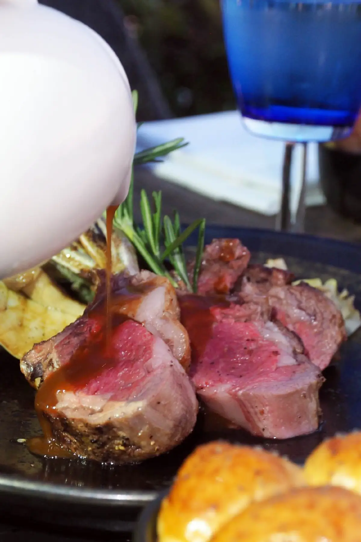 ชิลเอาท์กับสเต๊กเฮ้าส์และซีฟู้ดสไตล์ยุโรป บนรูฟท็อฟใจกลางลาดพร้าว @Blue Sky