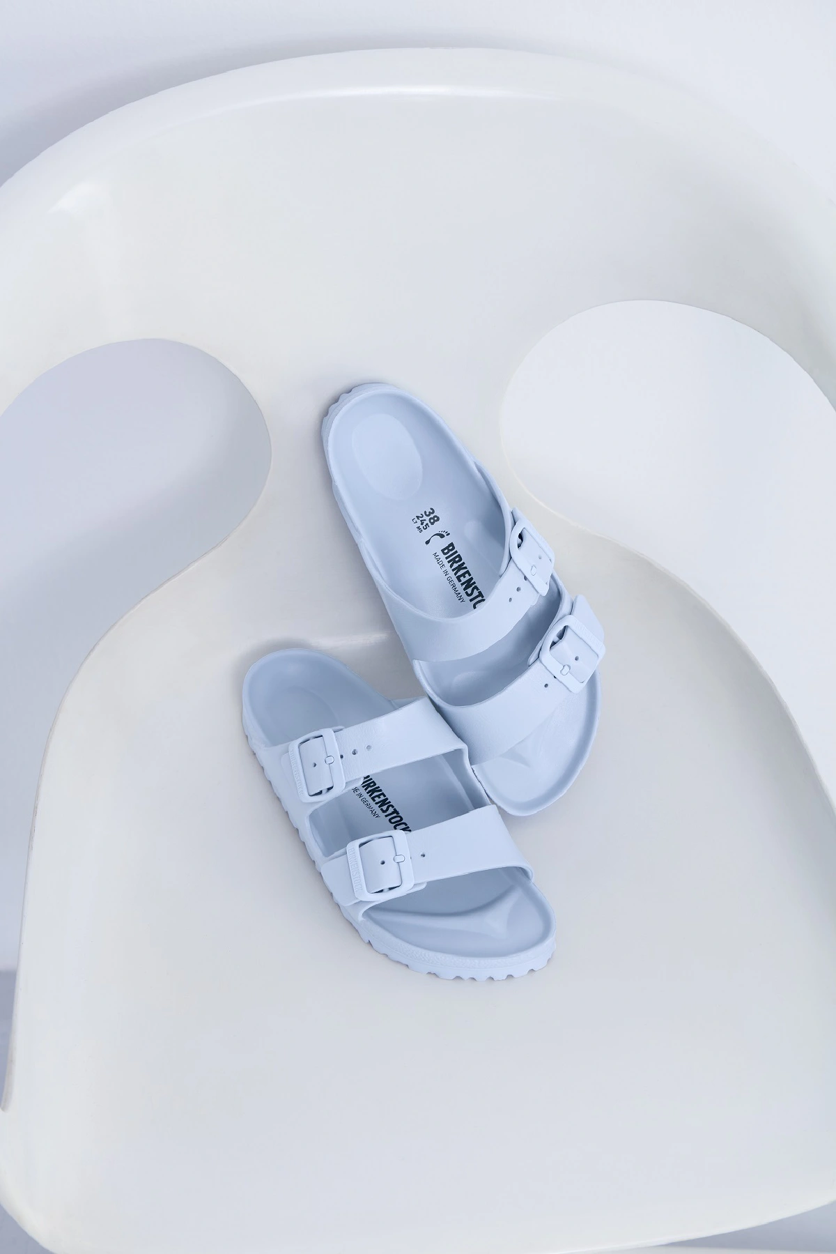 รวมแฟชั่นรองเท้าหน้าร้อนคอลเลคชั่นใหม่ ซัมเมอร์นี้มีหรือยัง!!