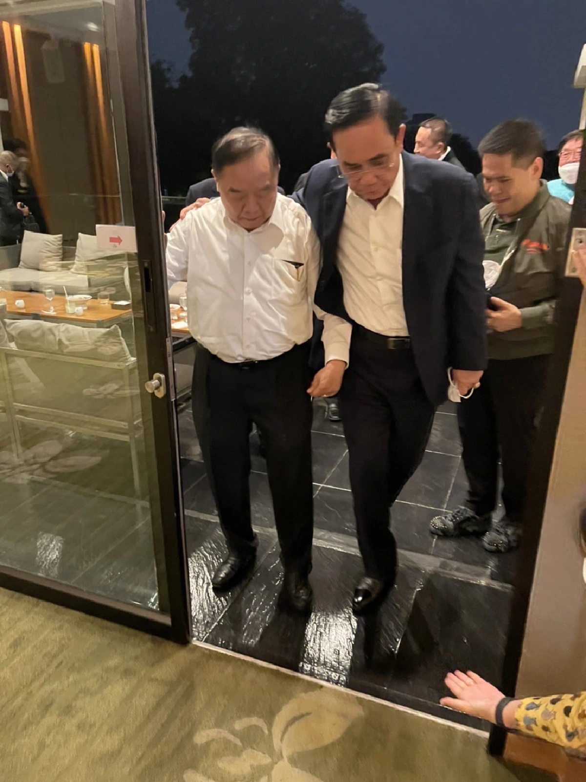 งานเลี้ยง3ป.-พรรคร่วมชื่นมื่น "บิ๊กป้อม" เปิดใจพรรคศก.ไทยหนุนรัฐบาล