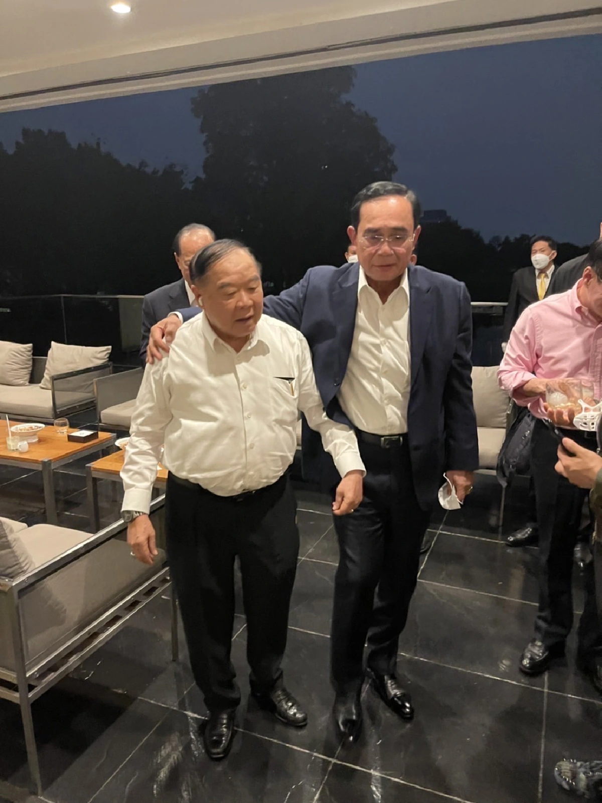 งานเลี้ยง3ป.-พรรคร่วมชื่นมื่น "บิ๊กป้อม" เปิดใจพรรคศก.ไทยหนุนรัฐบาล