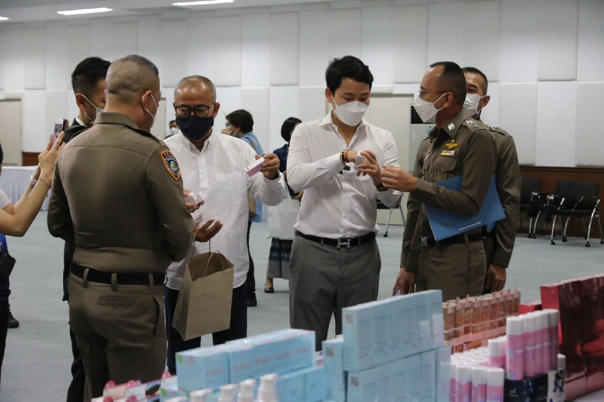 ทลายแหล่งขายเครื่องสำอาง-ชุดตรวจโควิดผ่านแพลตฟอร์มออนไลน์ดัง