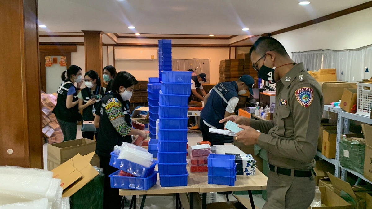 ทลายแหล่งขายเครื่องสำอาง-ชุดตรวจโควิดผ่านแพลตฟอร์มออนไลน์ดัง