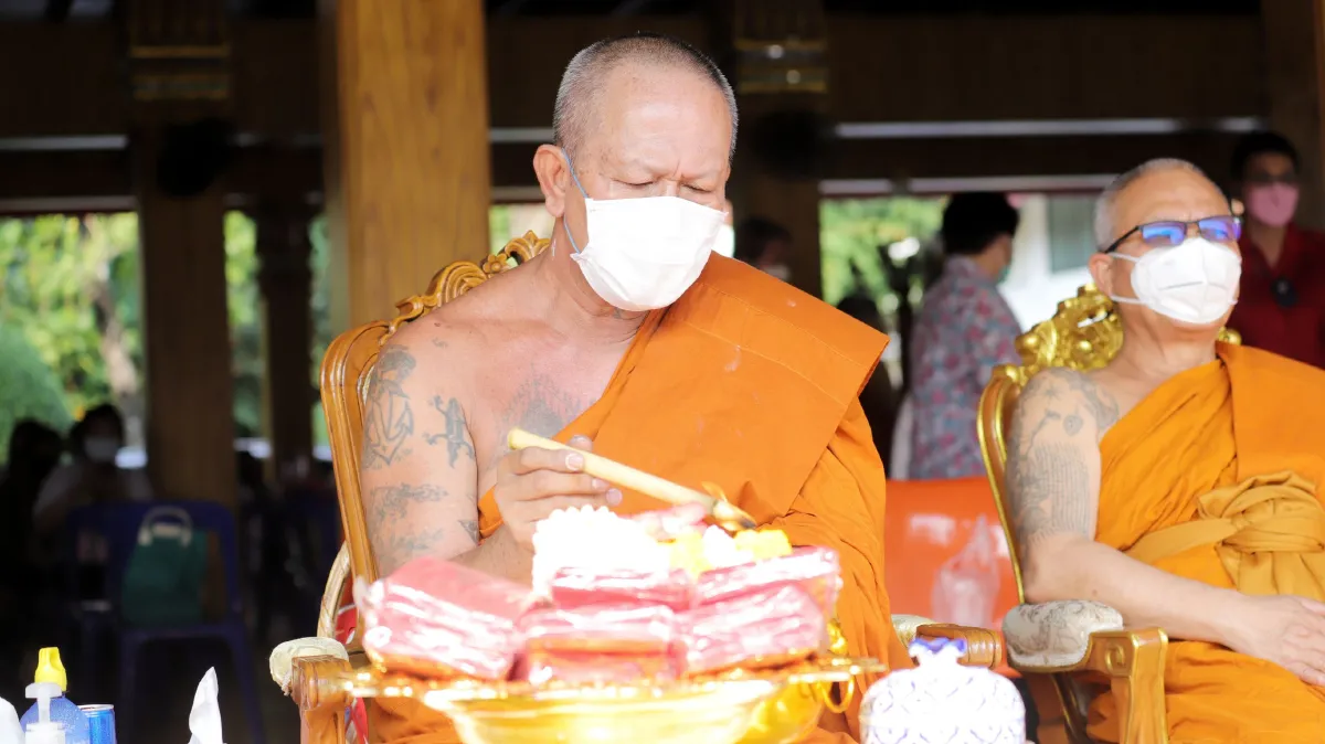 ประชาชนแห่ร่วมพิธีเบิกเนตรท้าวเวสสุวรรณวัดสายไหม