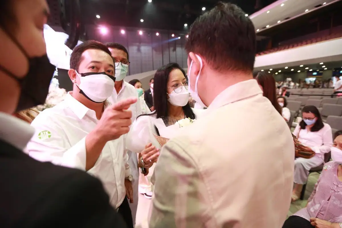 โรเบิร์ต คนขับเรือร่วมงานพิธีไว้อาลัยแตงโม นิดา