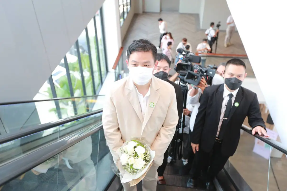 โรเบิร์ต คนขับเรือร่วมงานพิธีไว้อาลัยแตงโม นิดา