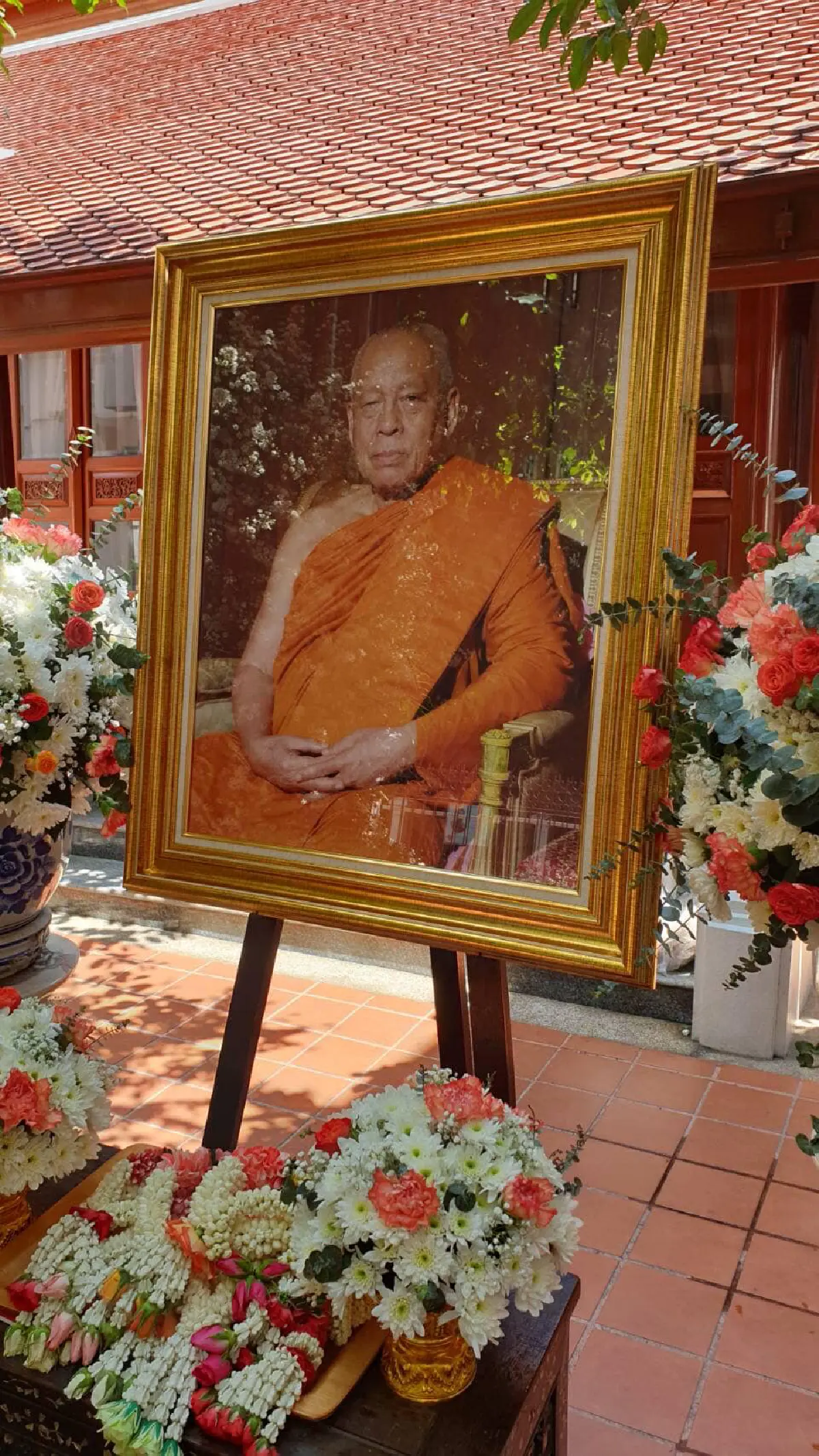 ในหลวงโปรดเกล้าฯพระราชทานโกศมณฑปประกอบศพสมเด็จพระวันรัต 