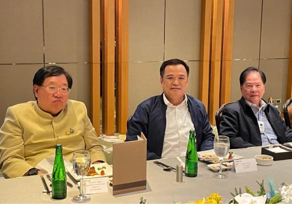  "บิ๊กตู่"ร่วมโต๊ะดินเนอร์เช็คพลังแกนนำพรรคร่วมรัฐบาลสุดชื่นมื่น