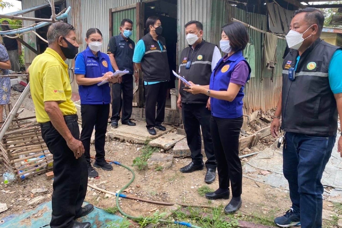 คนปทุมฯฮือฮานายอำเภอหญิงขึ้นป้ายหรารับร้องทุกข์ด้วยตัวเอง คนปทุมฯฮือฮานายอำเภอหญิงขึ้นป้ายหรารับร้องทุกข์ด้วยตัวเอง
