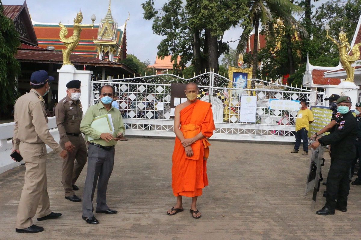 ม็อบเหิมไม่กลัวกม.บุกยึดวัดหลวงพ่อเงินบางคลาน 70 วันแล้ว