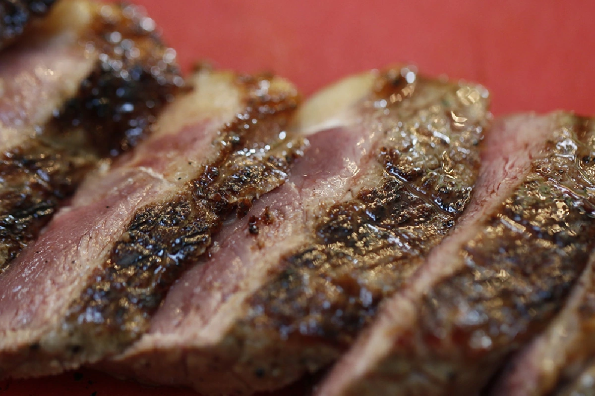 ชิมสเต๊กเนื้อนุ่มสูตรเชฟโจ้ แห่งรสดีเด็ด The Steak House