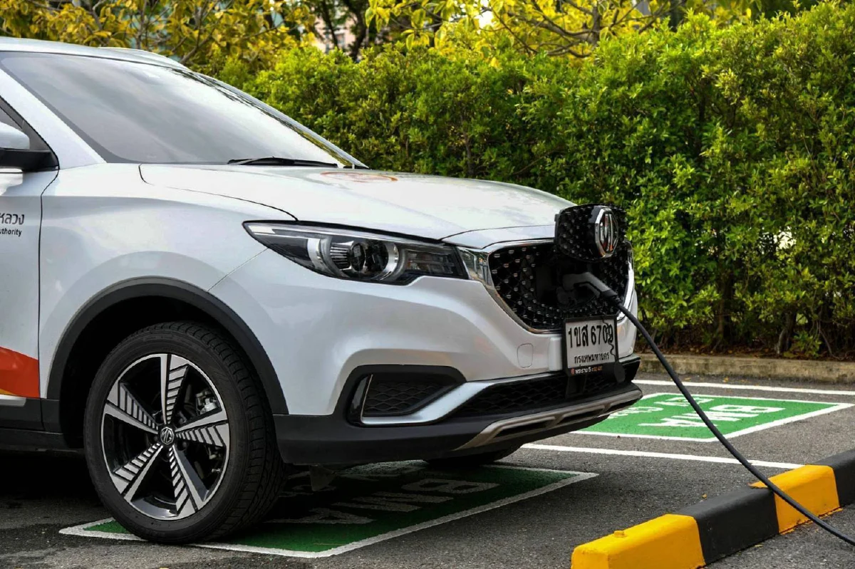 MEA จับมือ กทม. เปิดให้บริการสถานีอัดประจุไฟฟ้า EV Charging Station ที่ สวนเบญจกิติ