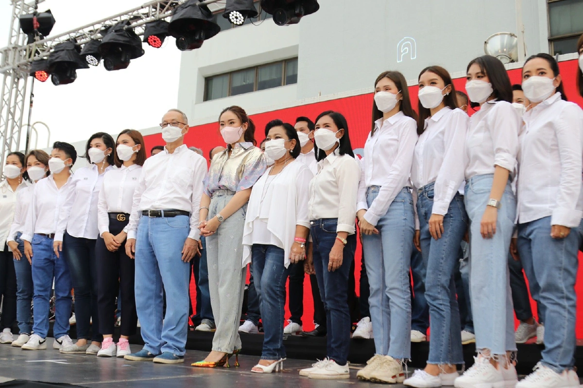 "อุ๊งอิ๊ง"นำครอบครัวพท.เปิดตัวสก.ชู "เลือกเพื่อไทย เลือกอนาคตคนกรุงเทพ"