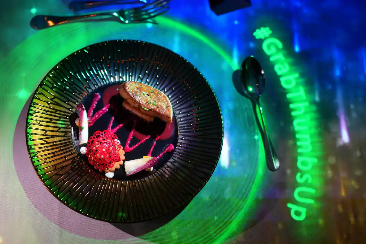 เอาใจสายไนท์เอาท์ ชวนเสพงานศิลป์กินได้ผ่านงาน GrabThumbsUp x Awakening Bangkok 