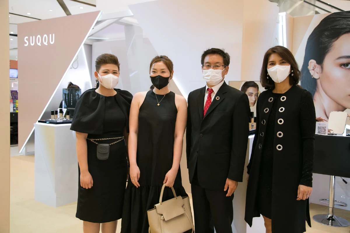 ปกปิดแนบเนียนอย่างเป็นธรรมชาติ SUQQU THE LIQUID FOUNDATION รองพื้นชนิดน้ำเนื้อสัมผัสระดับพรีเมี่ยม