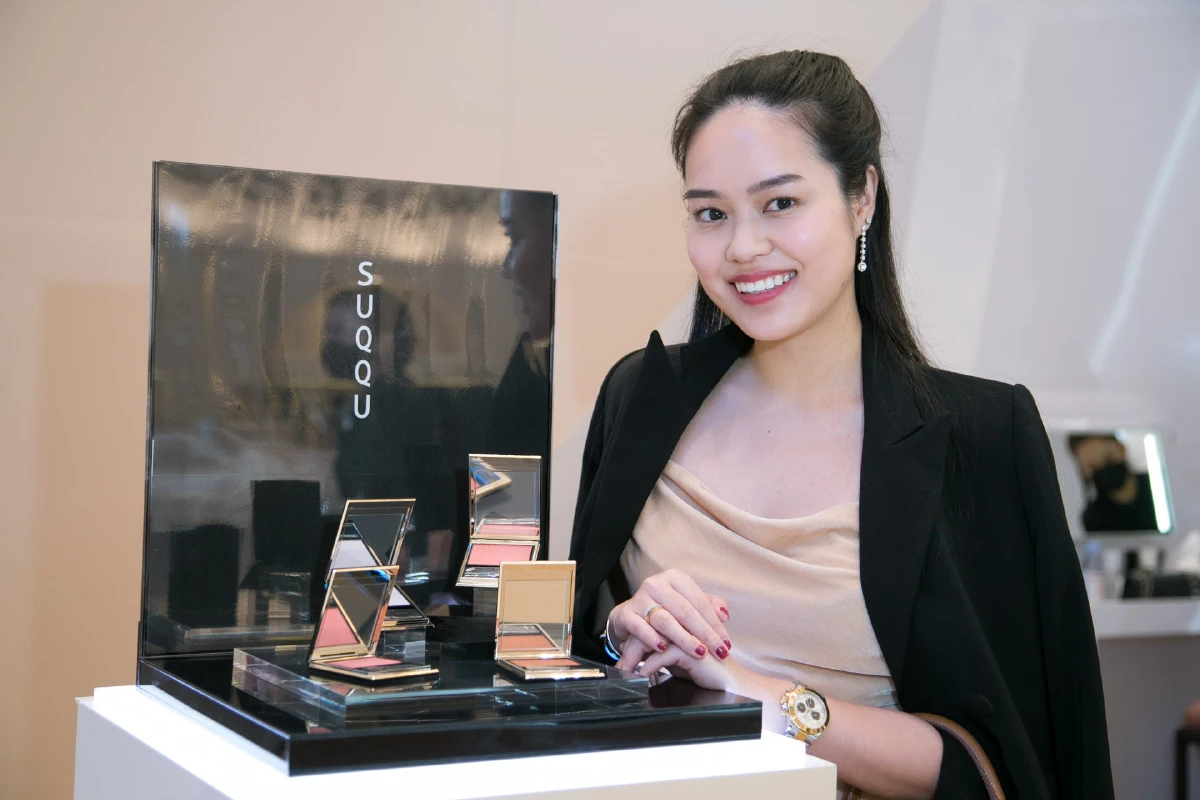 ปกปิดแนบเนียนอย่างเป็นธรรมชาติ SUQQU THE LIQUID FOUNDATION รองพื้นชนิดน้ำเนื้อสัมผัสระดับพรีเมี่ยม