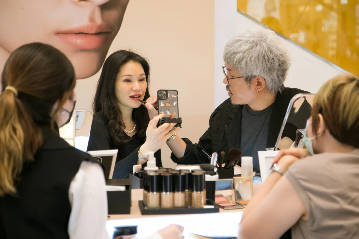 ปกปิดแนบเนียนอย่างเป็นธรรมชาติ SUQQU THE LIQUID FOUNDATION รองพื้นชนิดน้ำเนื้อสัมผัสระดับพรีเมี่ยม