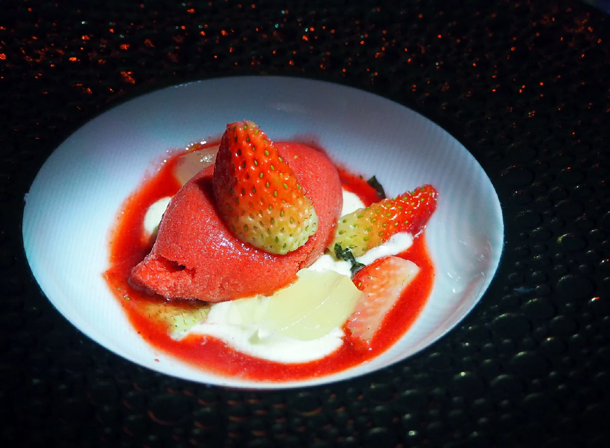 เอาใจสายไนท์เอาท์ ชวนเสพงานศิลป์กินได้ผ่านงาน GrabThumbsUp x Awakening Bangkok 