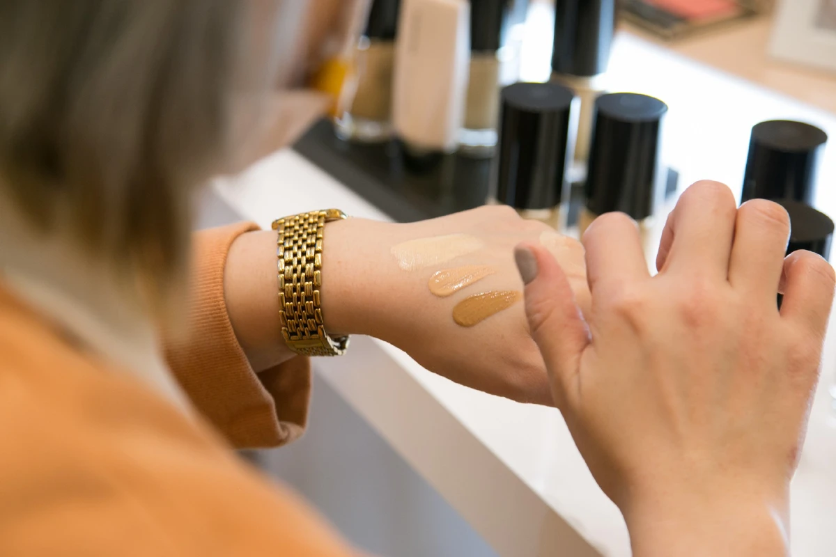 ปกปิดแนบเนียนอย่างเป็นธรรมชาติ SUQQU THE LIQUID FOUNDATION รองพื้นชนิดน้ำเนื้อสัมผัสระดับพรีเมี่ยม