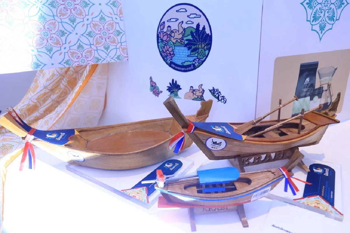 วธ.ชูศิลปะร่วมสมัยต่อยอดทุนทางวัฒนธรรม สร้างมูลค่าเพิ่มแก่สินค้าชุมชน สินค้าทางวัฒนธรรม พัฒนาลายผ้า สร้างโลโก้-สีอัตลักษณ์อำเภอ ขับเคลื่อนเศรษฐกิจสร้างสรรค์สู่ชุมชน จัดนิทรรศการเผยแพร่ความรู้ในวันที่ 25 – 27 มี.ค.นี้ ณ ศูนย์การค้าเซ็นทรัลเวิลด์