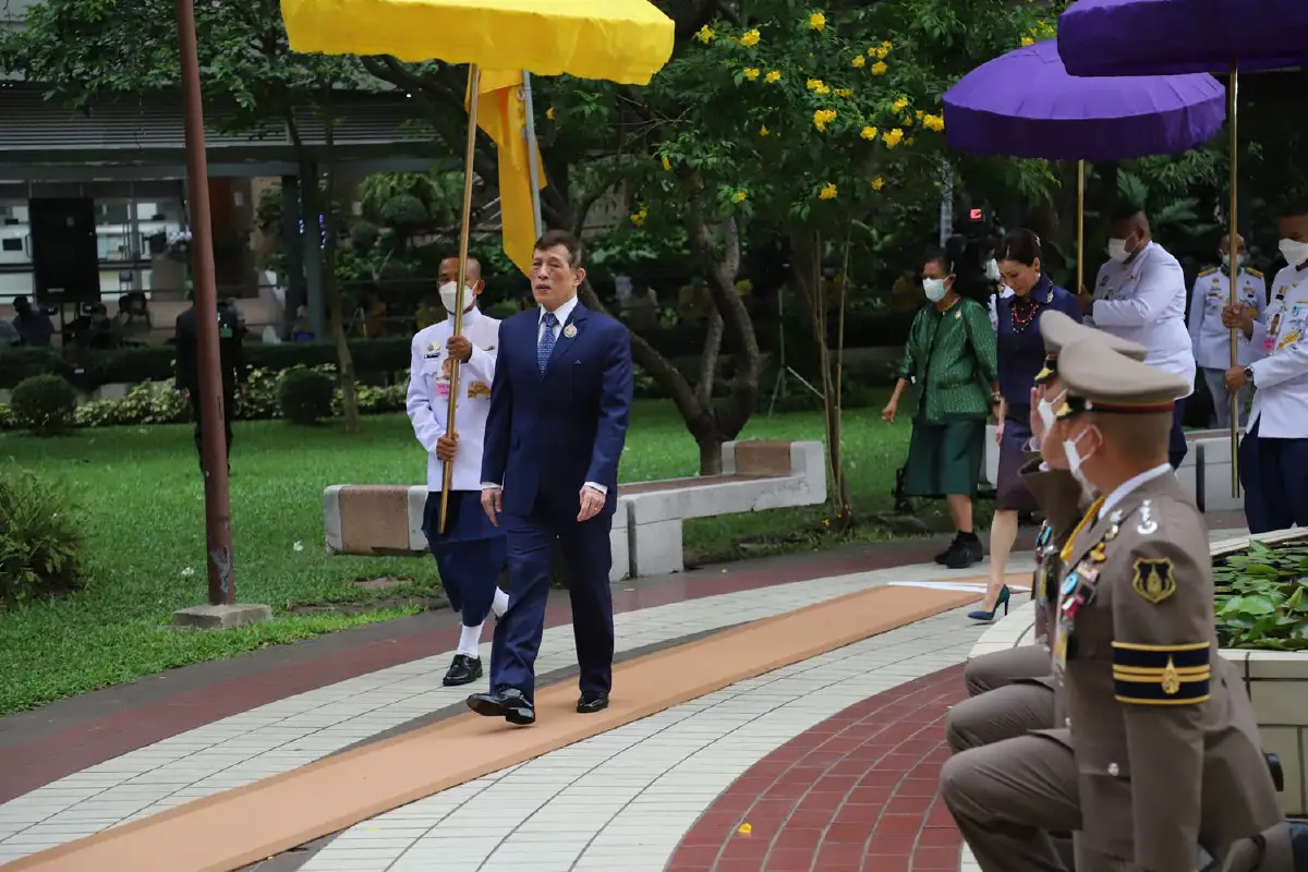 "ในหลวง-พระราชินี"เสด็จฯทรงเปิดอาคารนวมินทรบพิตร 84 พรรษารพ.ศิริราช